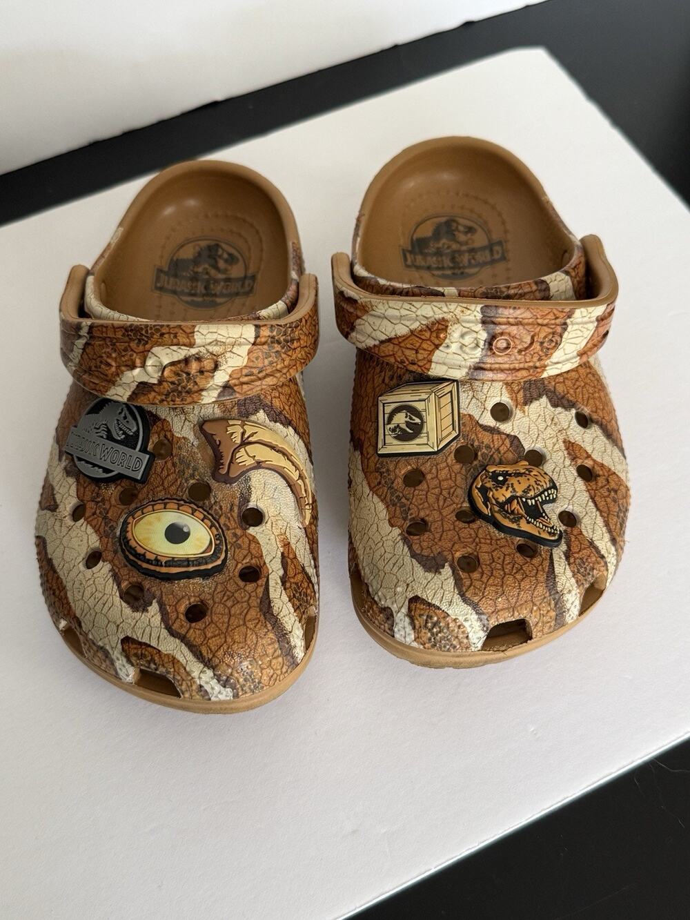 Crocs Jurassic World Classic Clog Kids C11 Dinosaur Jibbitz Brown 208808